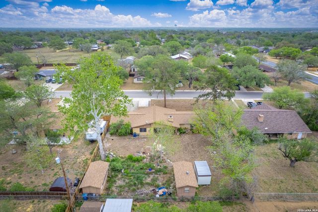 119 High Meadow Dr, Pleasanton, TX 78064