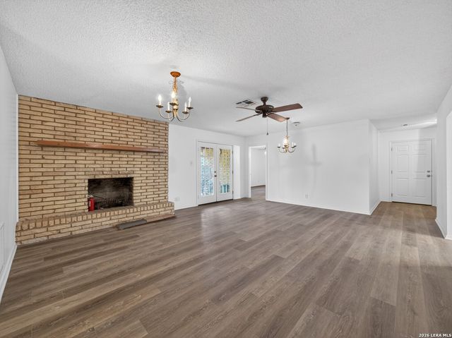 119 High Meadow Dr, Pleasanton, TX 78064