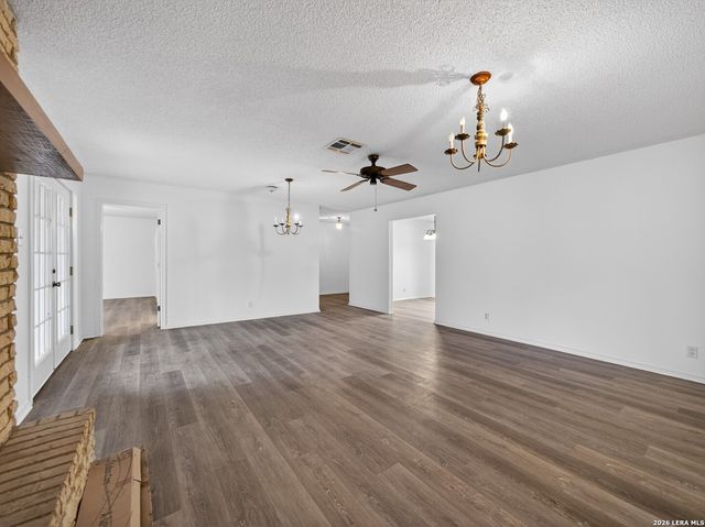 119 High Meadow Dr, Pleasanton, TX 78064