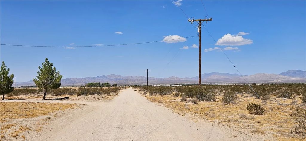 800 Lincoln Rd., Lucerne Valley, CA 92356