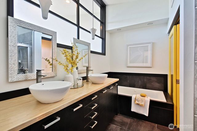 1649 Stewart Road, Freeland, WA 98249