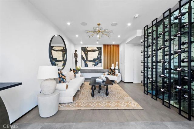 2033 Glencoe, Los Angeles, CA 90068