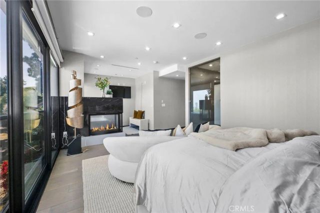 2033 Glencoe, Los Angeles, CA 90068