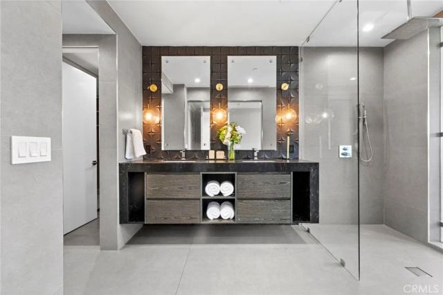 2033 Glencoe, Los Angeles, CA 90068