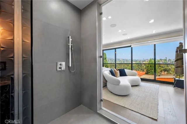 2033 Glencoe, Los Angeles, CA 90068