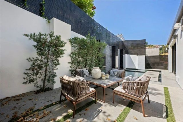 2033 Glencoe, Los Angeles, CA 90068
