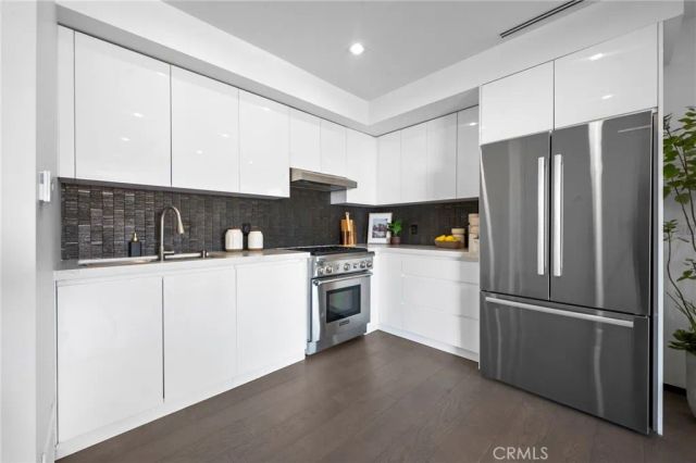 2033 Glencoe, Los Angeles, CA 90068