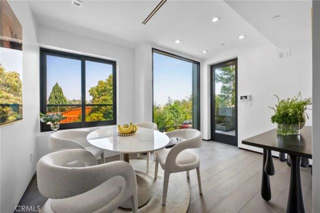 2033 Glencoe, Los Angeles, CA 90068