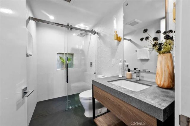 2033 Glencoe, Los Angeles, CA 90068