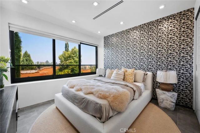 2033 Glencoe, Los Angeles, CA 90068