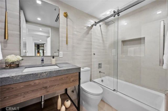 2033 Glencoe, Los Angeles, CA 90068