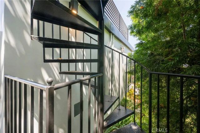 2033 Glencoe, Los Angeles, CA 90068