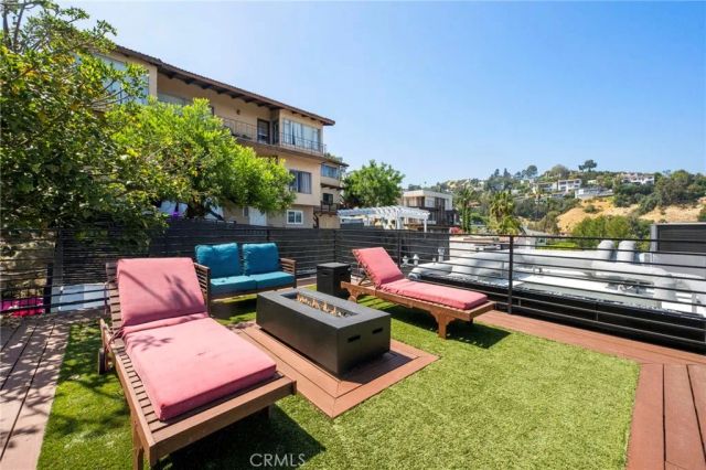 2033 Glencoe, Los Angeles, CA 90068