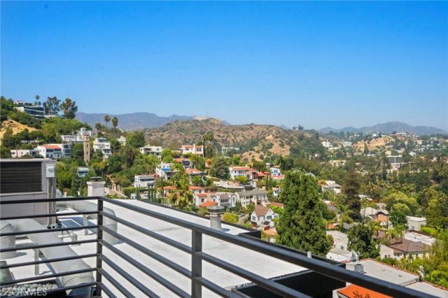 2033 Glencoe, Los Angeles, CA 90068