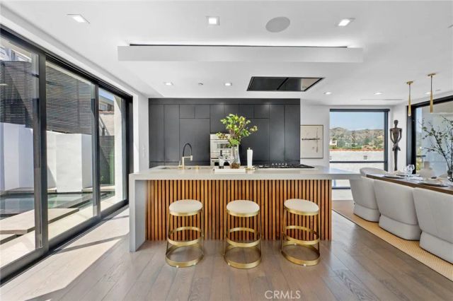 2033 Glencoe, Los Angeles, CA 90068