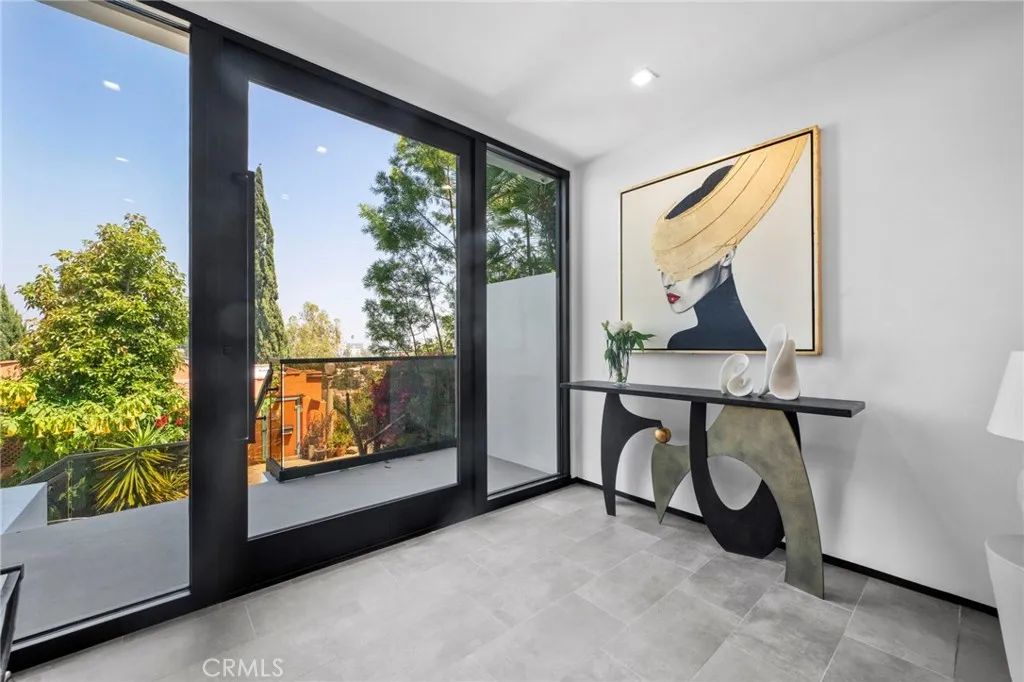 2033 Glencoe, Los Angeles, CA 90068