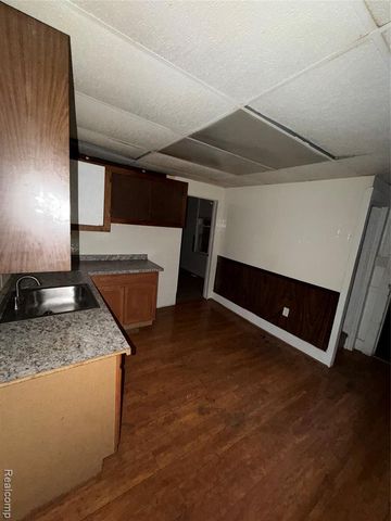17222 Detroit Street, Detroit, MI 48224