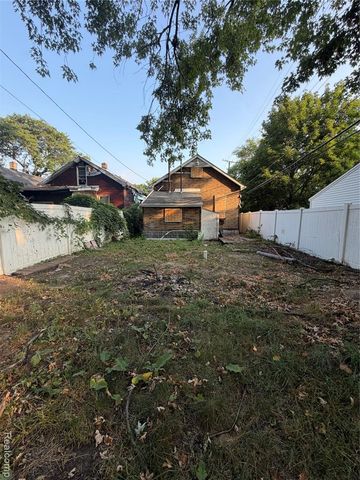 17222 Detroit Street, Detroit, MI 48224