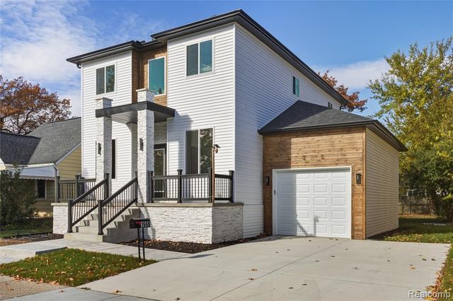 1668 Albany Street, Fenton, MI 48220