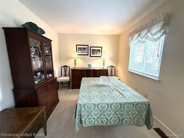 3772 Heritage Parkway, Dearborn, MI 48124