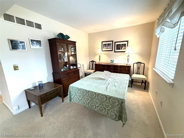 3772 Heritage Parkway, Dearborn, MI 48124