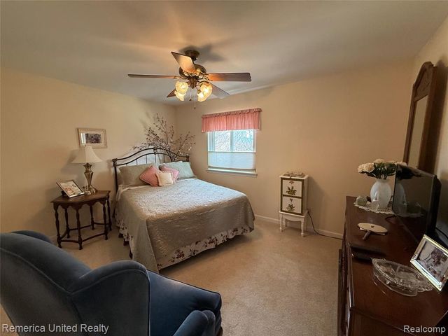 3772 Heritage Parkway, Dearborn, MI 48124