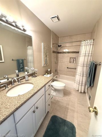 3772 Heritage Parkway, Dearborn, MI 48124