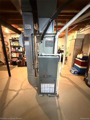 3772 Heritage Parkway, Dearborn, MI 48124