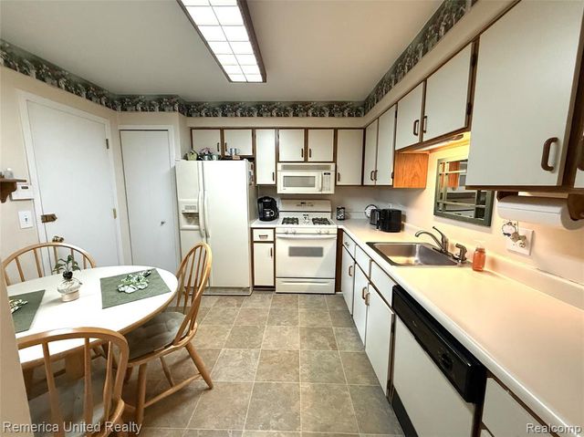 3772 Heritage Parkway, Dearborn, MI 48124