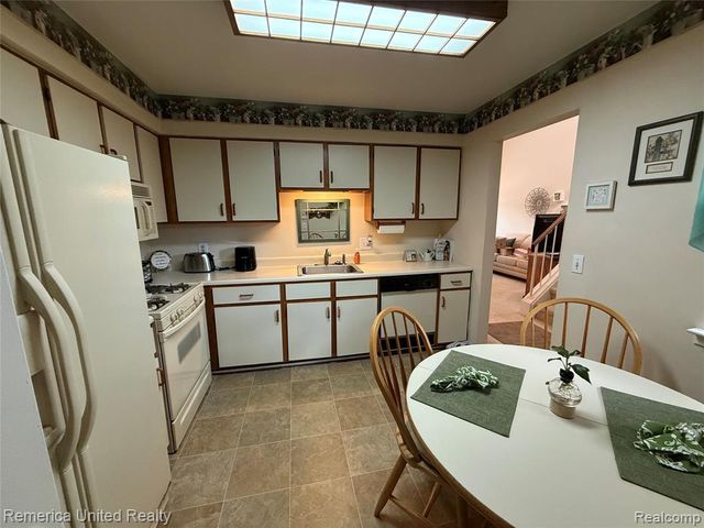 3772 Heritage Parkway, Dearborn, MI 48124