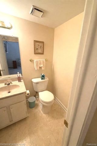 3772 Heritage Parkway, Dearborn, MI 48124