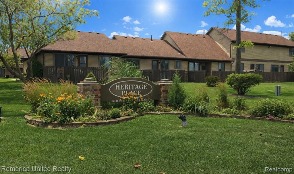 3772 Heritage Parkway, Dearborn, MI 48124