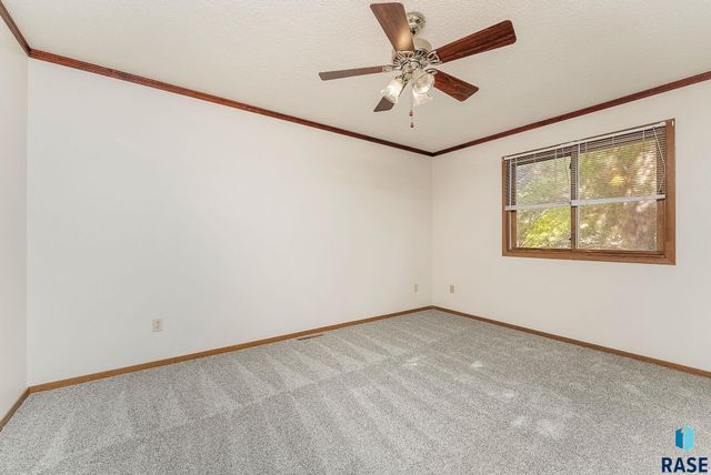 5705 W Coughran Ct, Sioux Falls, SD 57106
