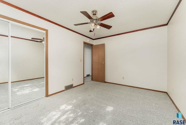 5705 W Coughran Ct, Sioux Falls, SD 57106