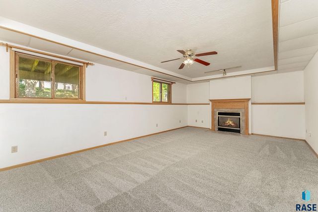 5705 W Coughran Ct, Sioux Falls, SD 57106