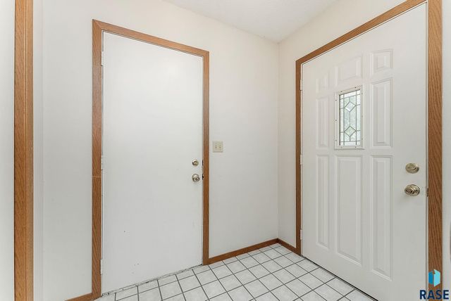 5705 W Coughran Ct, Sioux Falls, SD 57106