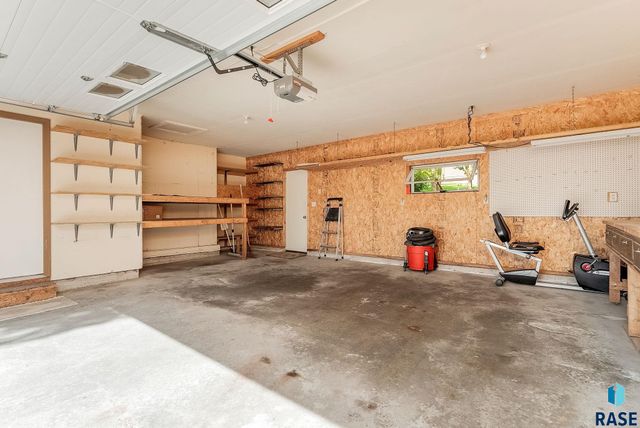 5705 W Coughran Ct, Sioux Falls, SD 57106