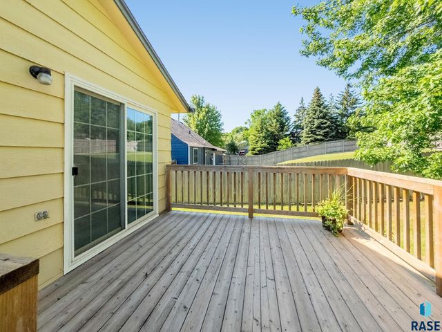 5705 W Coughran Ct, Sioux Falls, SD 57106