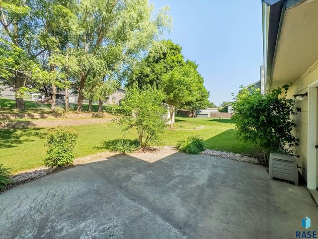 5705 W Coughran Ct, Sioux Falls, SD 57106