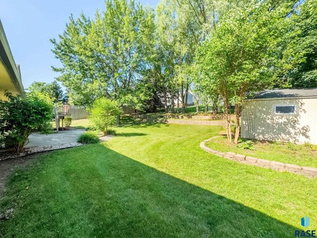 5705 W Coughran Ct, Sioux Falls, SD 57106