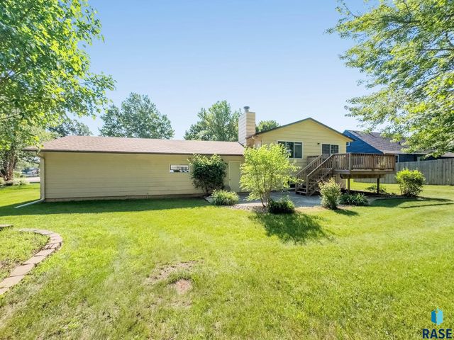 5705 W Coughran Ct, Sioux Falls, SD 57106