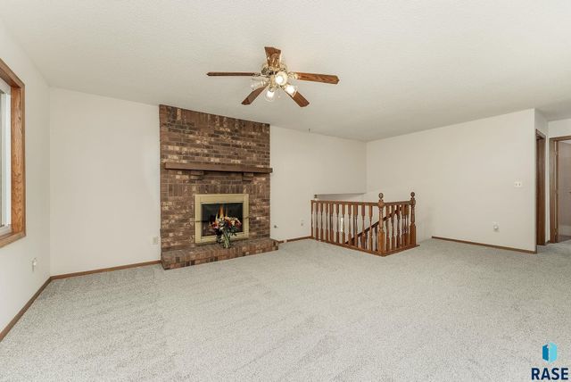5705 W Coughran Ct, Sioux Falls, SD 57106