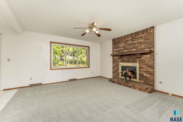 5705 W Coughran Ct, Sioux Falls, SD 57106