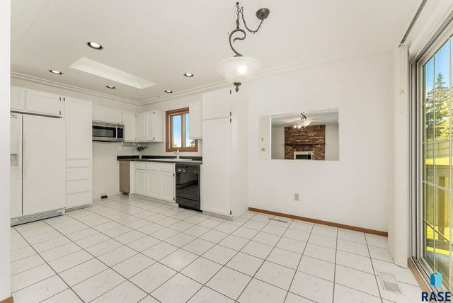 5705 W Coughran Ct, Sioux Falls, SD 57106