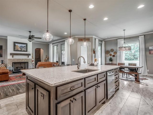 909 Reedser Way, Choctaw, OK 73020