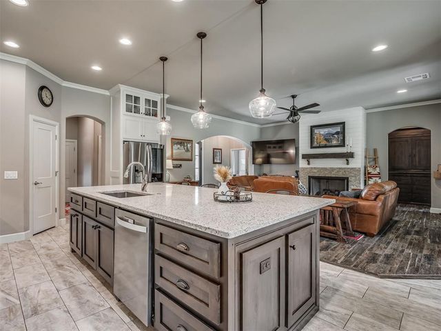 909 Reedser Way, Choctaw, OK 73020
