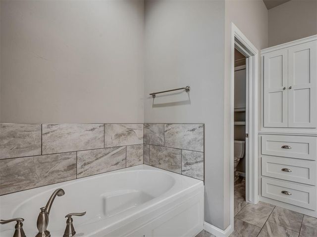909 Reedser Way, Choctaw, OK 73020