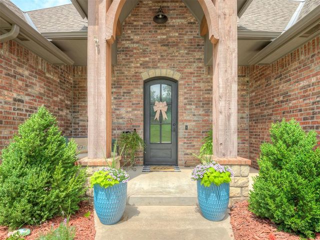 909 Reedser Way, Choctaw, OK 73020