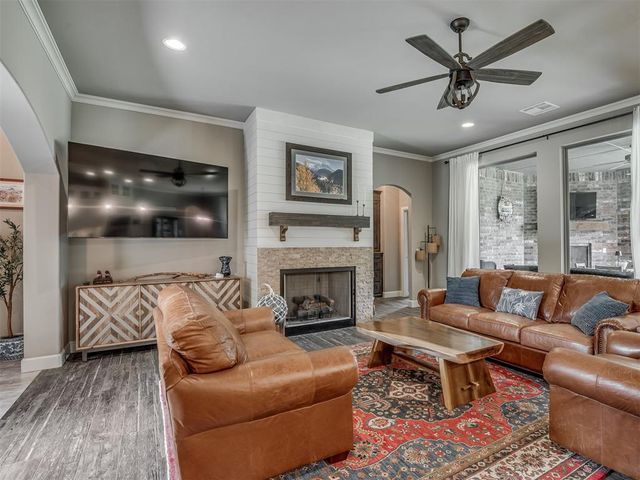 909 Reedser Way, Choctaw, OK 73020