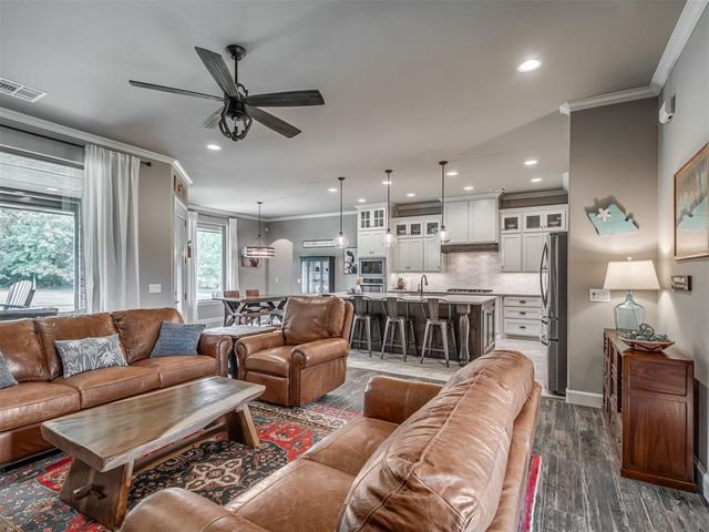 909 Reedser Way, Choctaw, OK 73020